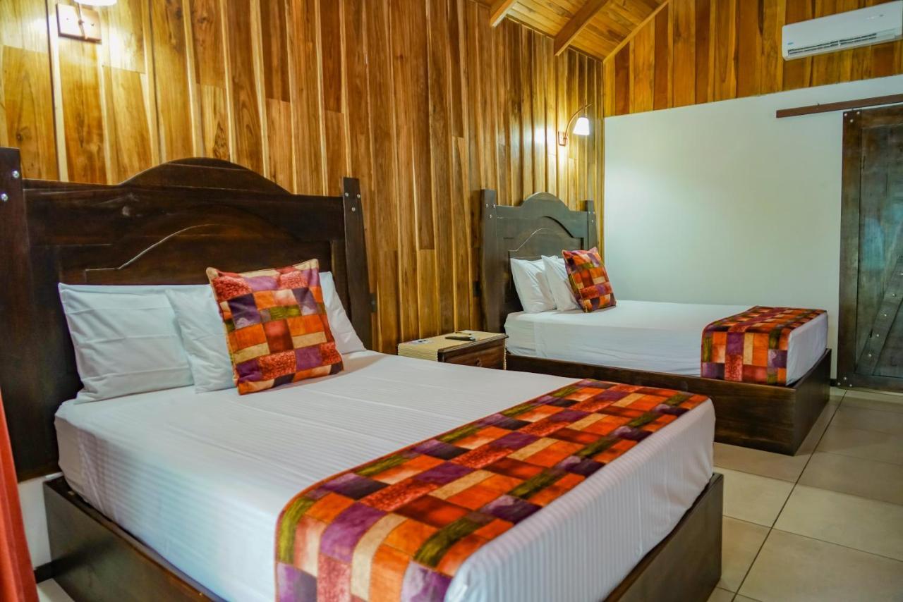 La Fortuna Arenal History Inn מראה חיצוני תמונה